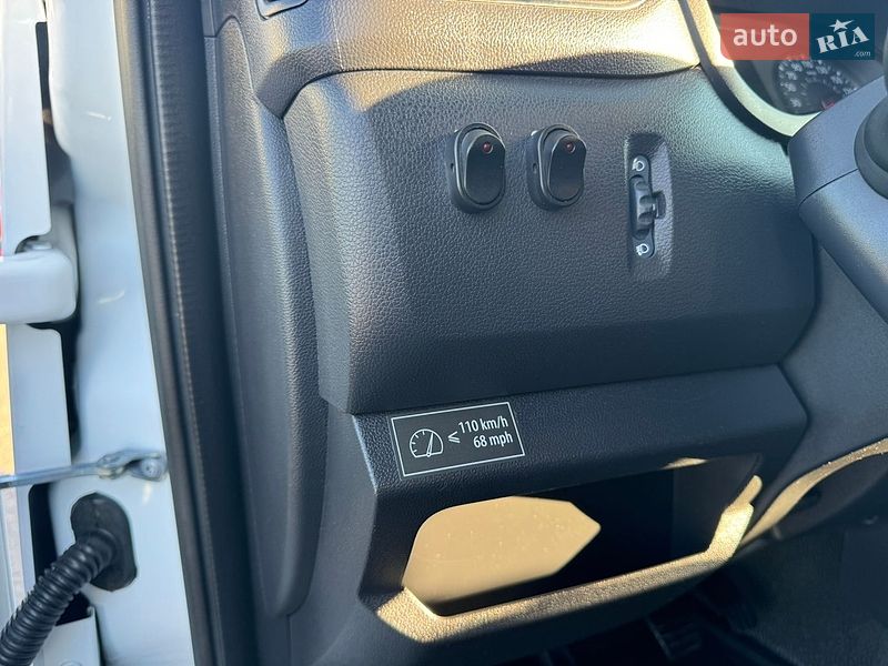 Вантажопасажирський фургон Renault Master 2020 в Києві