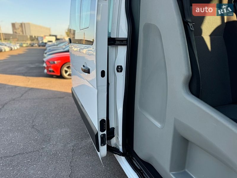 Грузопассажирский фургон Renault Master 2018 в Киеве