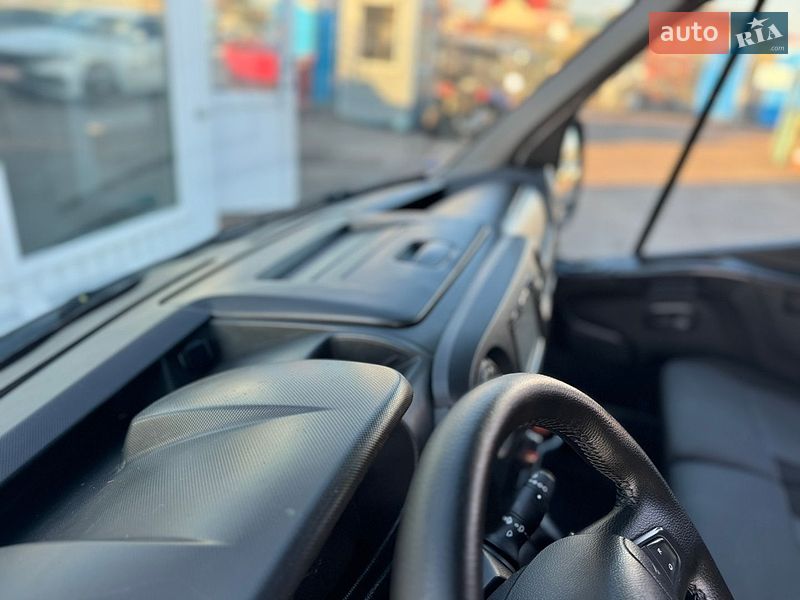 Грузопассажирский фургон Renault Master 2018 в Киеве