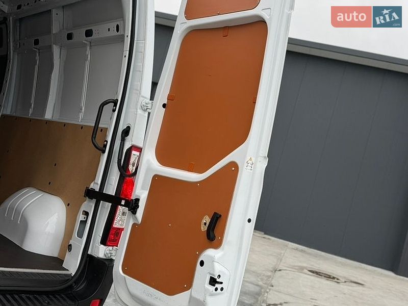 Грузовой фургон Renault Master 2022 в Дубно