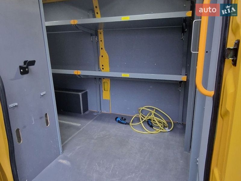 Грузовой фургон Renault Master 2020 в Пустомытах