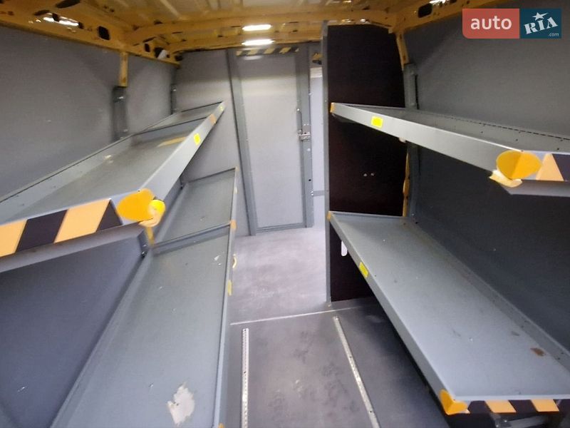 Грузовой фургон Renault Master 2020 в Пустомытах