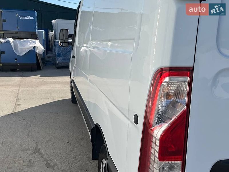 Грузовой фургон Renault Master 2015 в Киеве
