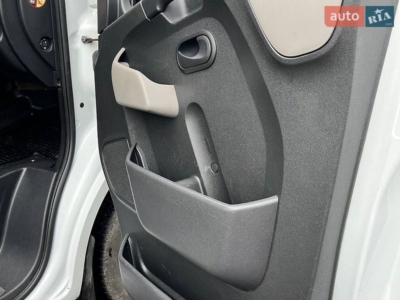 Грузовой фургон Renault Master 2015 в Киеве