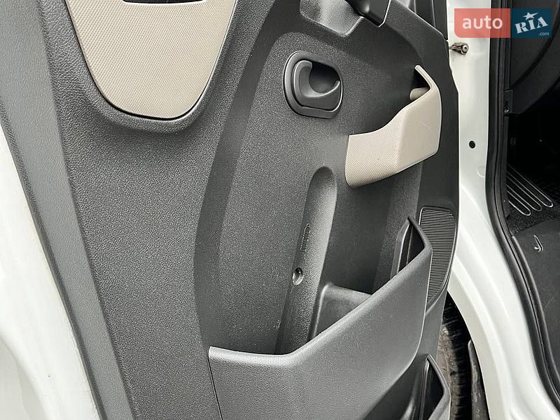 Грузовой фургон Renault Master 2015 в Киеве
