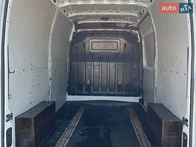 Грузовой фургон Renault Master 2015 в Киеве