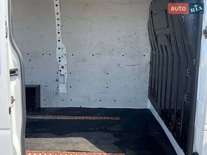 Грузовой фургон Renault Master 2015 в Киеве