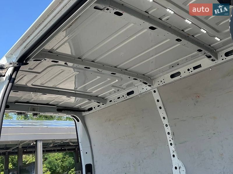 Грузовой фургон Renault Master 2015 в Киеве