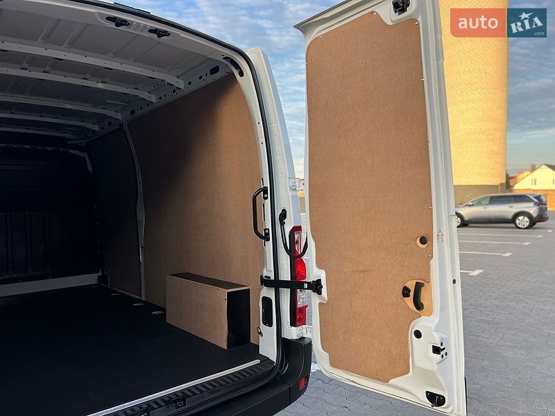 Грузовой фургон Renault Master 2023 в Дубно