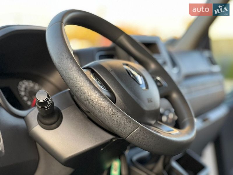 Грузовой фургон Renault Master 2023 в Дубно