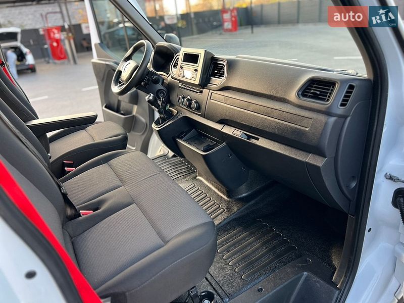 Грузовой фургон Renault Master 2023 в Дубно
