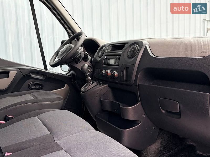 Грузопассажирский фургон Renault Master 2016 в Дубно