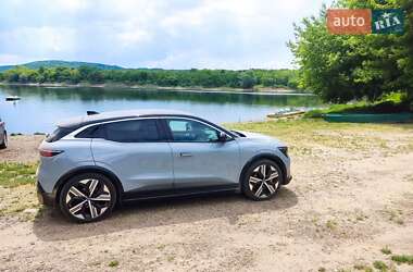Позашляховик / Кросовер Renault Megane E-Tech Electric 2022 в 
