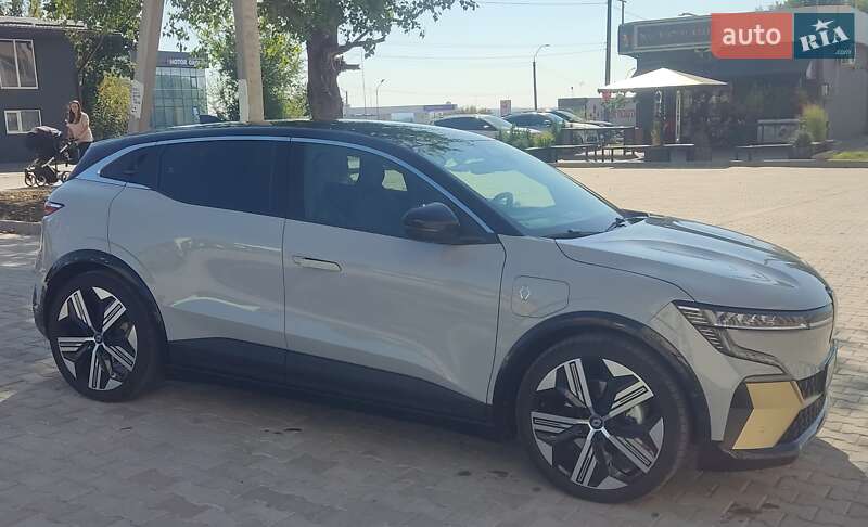 Внедорожник / Кроссовер Renault Megane E-Tech Electric 2022 в Хмельницком