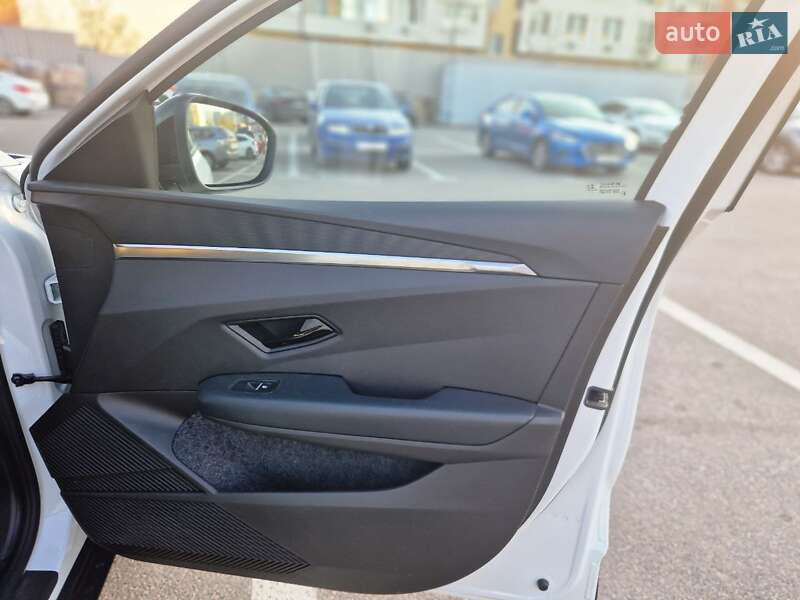 Позашляховик / Кросовер Renault Megane E-Tech Electric 2022 в Харкові фото 14 Позашляховик / Кросовер Renault Megane E-Tech Electric 2022 в Харкові