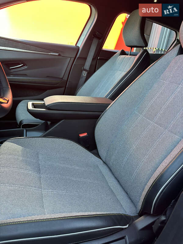 Внедорожник / Кроссовер Renault Megane E-Tech Electric 2024 в Житомире