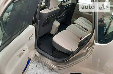 Хетчбек Renault Megane Scenic 2009 в 