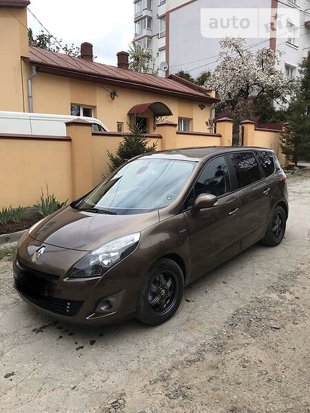 Renault Megane Scenic 2011
