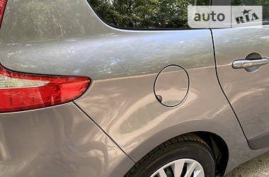 Мінівен Renault Megane Scenic 2009 в 