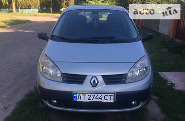 Минивэн Renault Megane Scenic 2004 в Ромнах