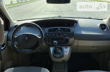 Хетчбек Renault Megane Scenic 2004 в 
