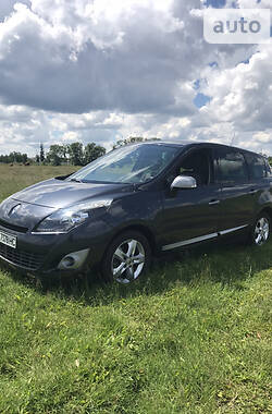 Универсал Renault Megane Scenic 2010 в Остроге