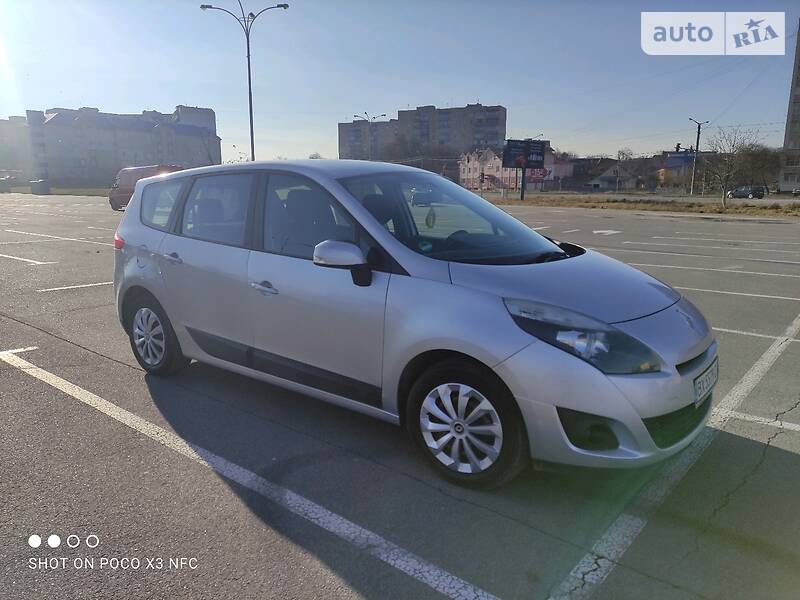 Минивэн Renault Megane Scenic 2010 в Каменец-Подольском