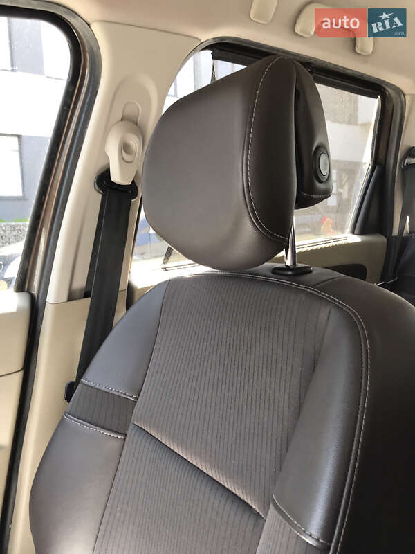 Мінівен Renault Megane Scenic 2010 в Івано-Франківську фото 26 Мінівен Renault Megane Scenic 2010 в Івано-Франківську