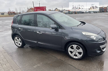 Седан Renault Megane Scenic 2010 в Луцке