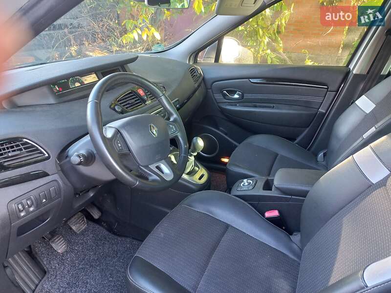 Минивэн Renault Megane Scenic 2011 в Ромнах