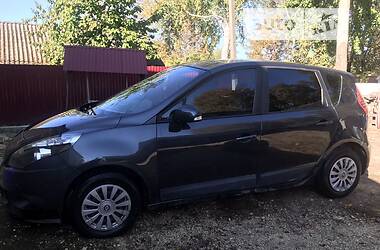 Минивэн Renault Megane Scenic 2011 в 