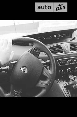 Минивэн Renault Megane Scenic 2011 в 