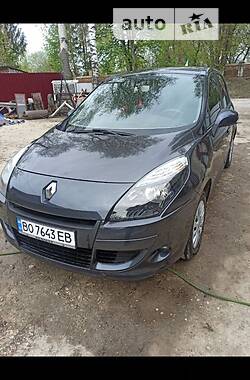 Минивэн Renault Megane Scenic 2011 в 