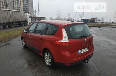 Минивэн Renault Megane Scenic 2012 в 