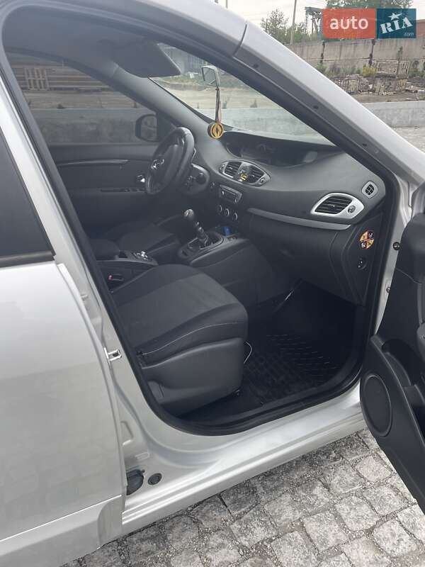 Мінівен Renault Megane Scenic 2014 в Кельменцях