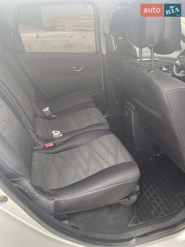 Мінівен Renault Megane Scenic 2014 в Кельменцях