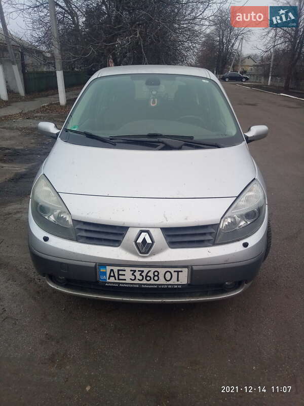 Минивэн Renault Megane Scenic 2005 в Петропавловке