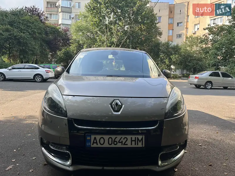 Renault Megane Scenic 2012