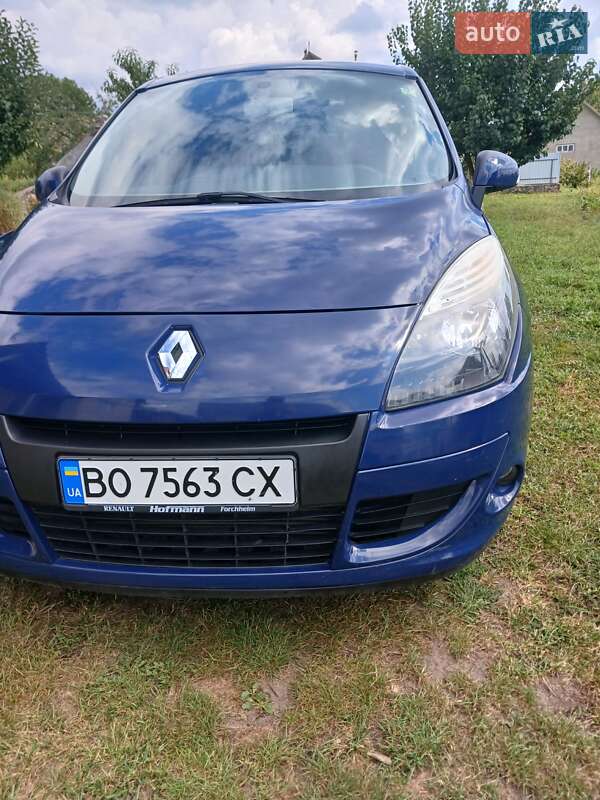 Минивэн Renault Megane Scenic 2009 в 