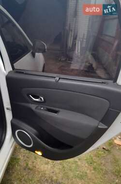 Минивэн Renault Megane Scenic 2010 в 