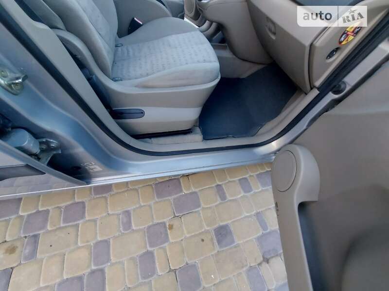 Мінівен Renault Megane Scenic 2003 в Тернополі
