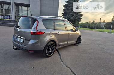 Минивэн Renault Megane Scenic 2015 в 