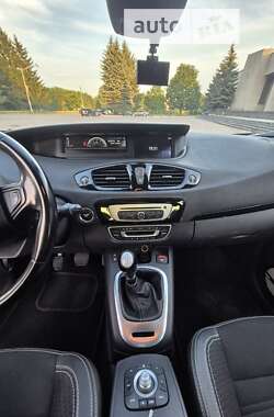 Минивэн Renault Megane Scenic 2015 в 