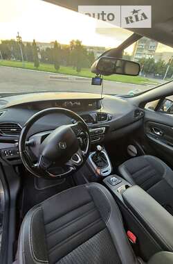 Минивэн Renault Megane Scenic 2015 в 