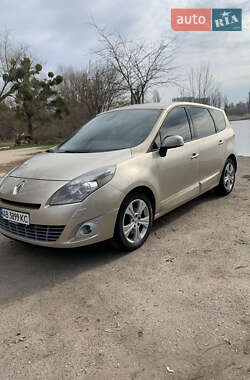 Минивэн Renault Megane Scenic 2009 в 
