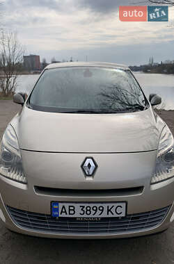 Минивэн Renault Megane Scenic 2009 в 