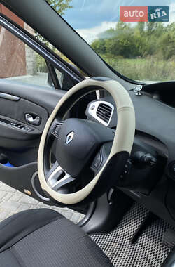 Минивэн Renault Megane Scenic 2010 в 