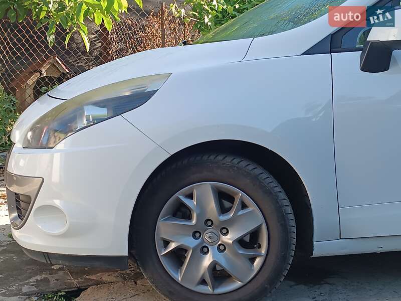 Минивэн Renault Megane Scenic 2011 в Новояворовске