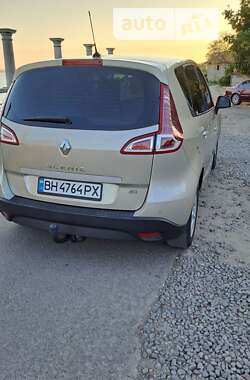Минивэн Renault Megane Scenic 2010 в 