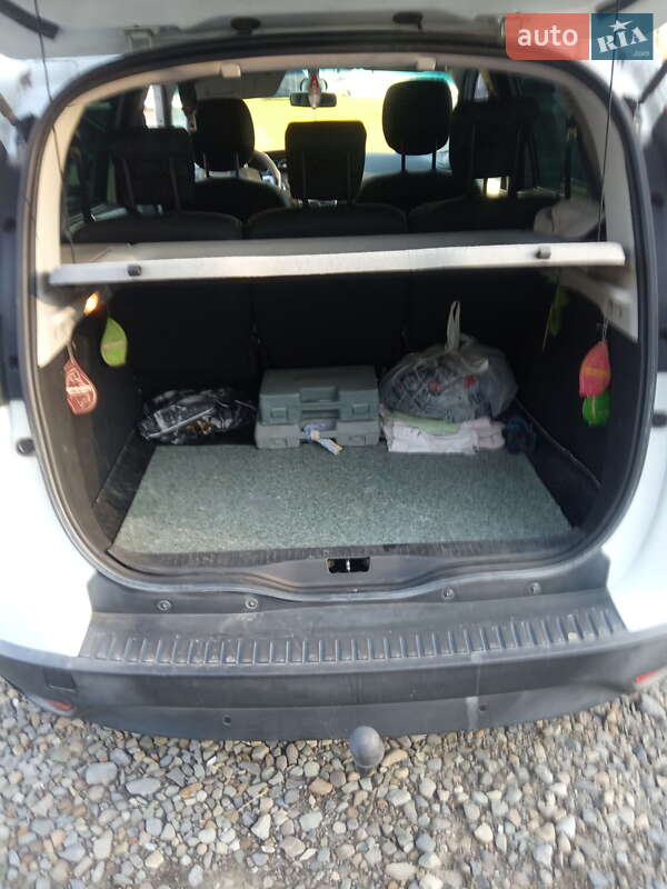 Минивэн Renault Megane Scenic 2011 в Черновцах